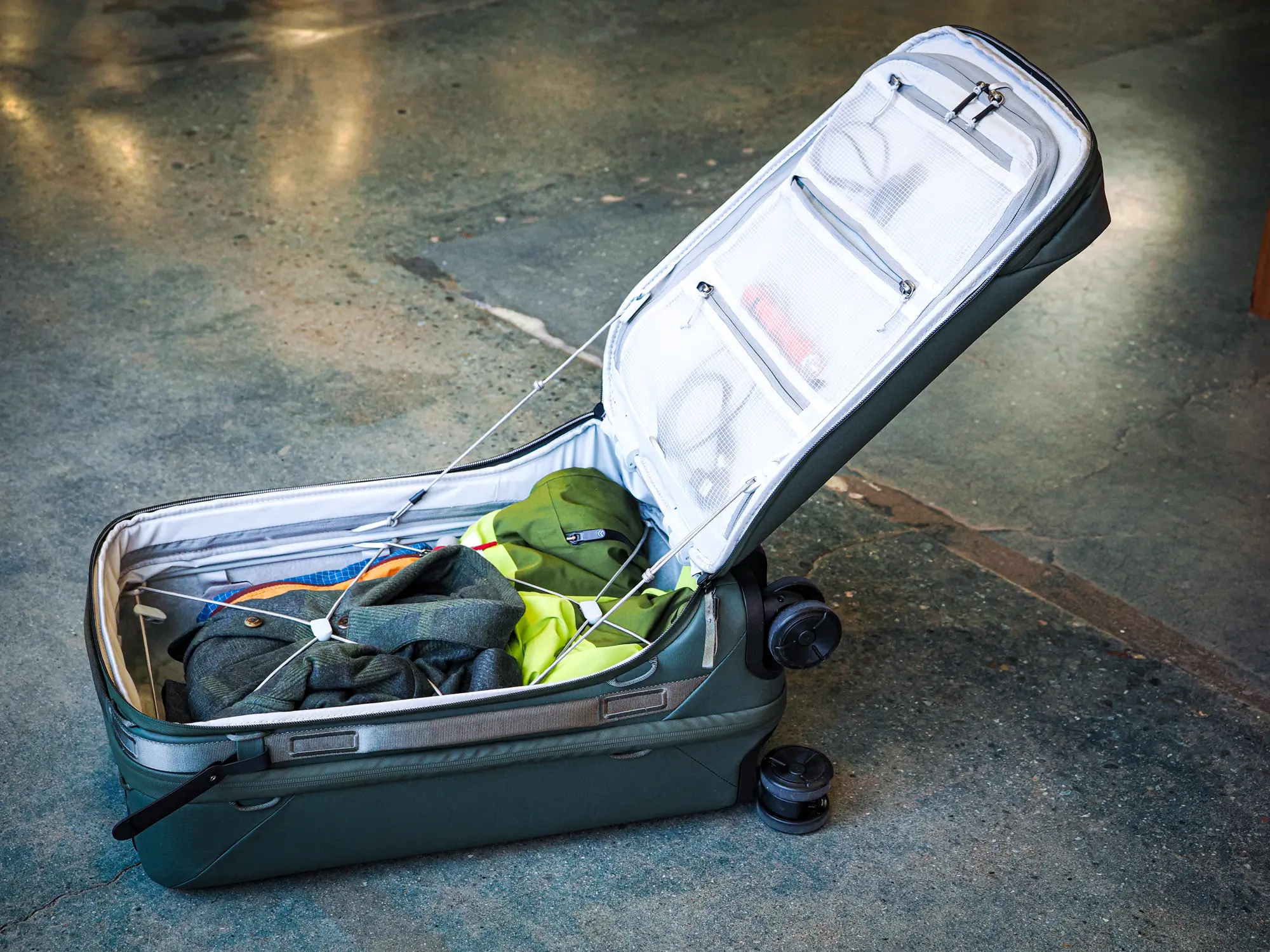 Peak Design Roller Pro open