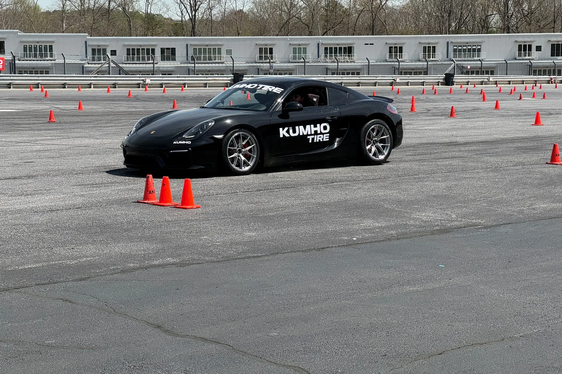 Kumho Ecsta