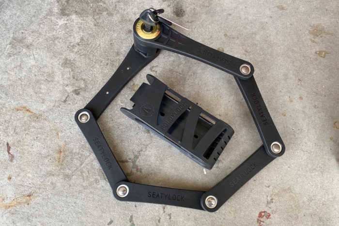 The Foldylock Forever in its unfolded, loop shape with the frame mount bracket in the middle