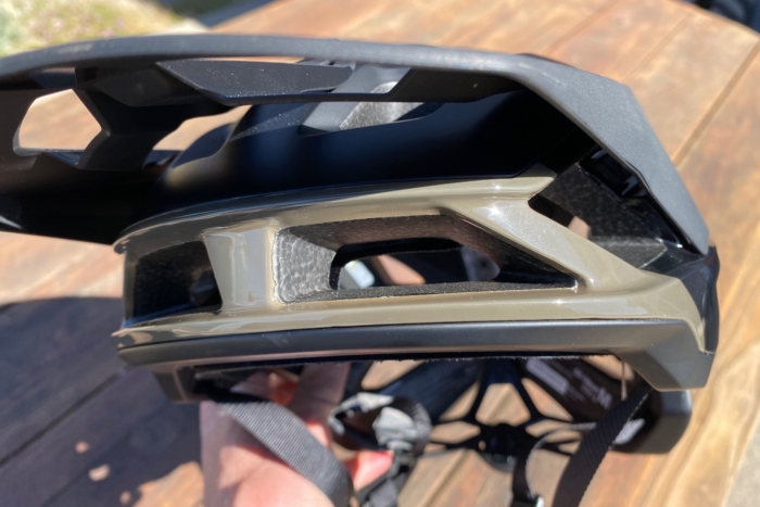 the intake vents on the speedframe pro helmet