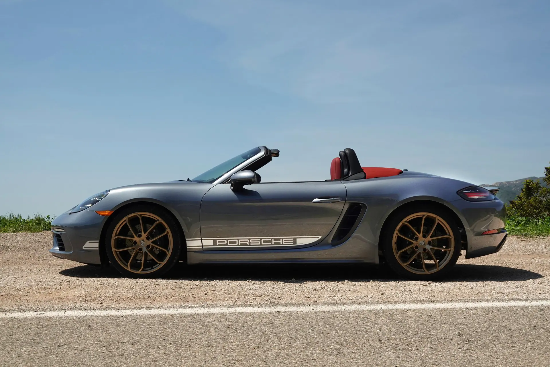 ポルシェ AHEAD ON ROUGH ROADS 2025 2025 Porsche Boxster Review | GearJunkie Tested