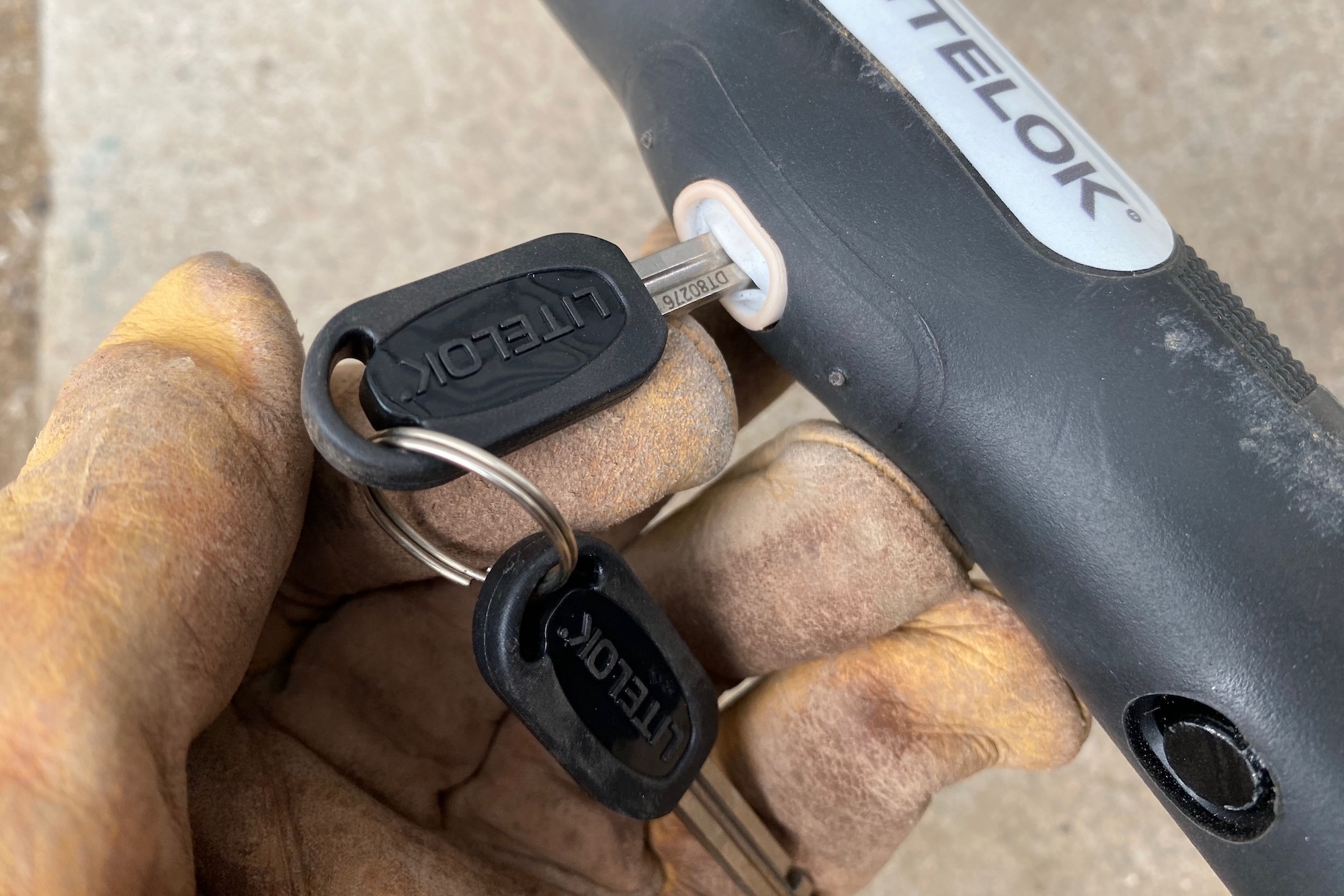 Using the key to unlock the Litelok X1 U-lock