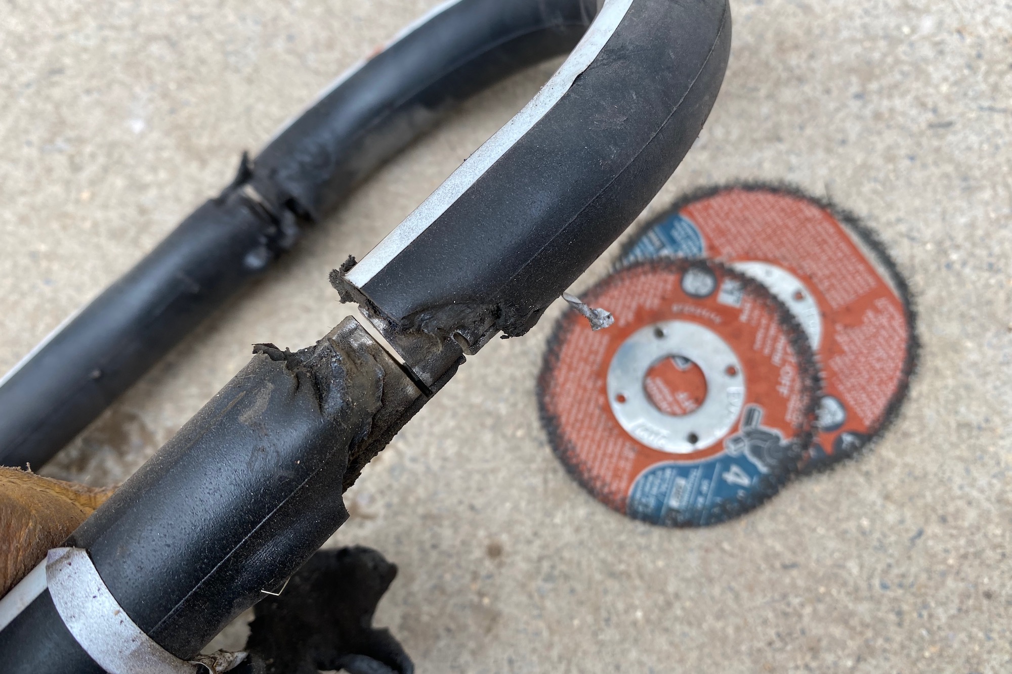 A cut in the shackle of the Litelok X1 bike lock