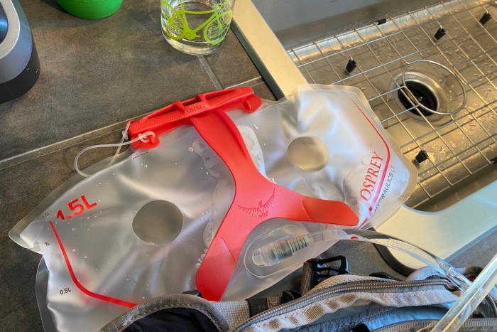 the 1.5 liter bladder inside the Osprey Raptor 4
