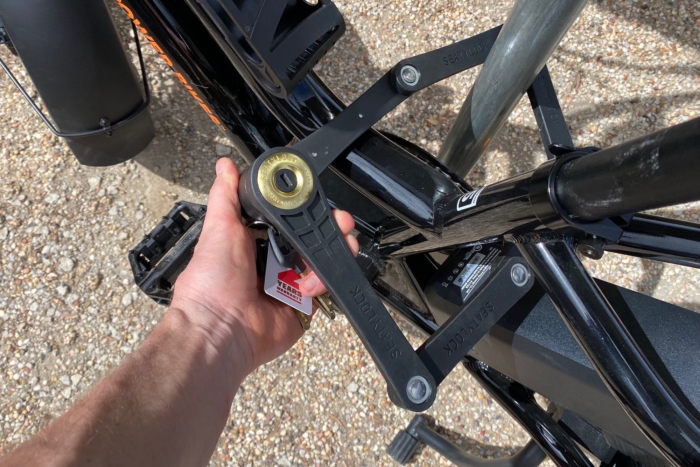 Using the Foldylock Forever to lock a bike to a metal pole
