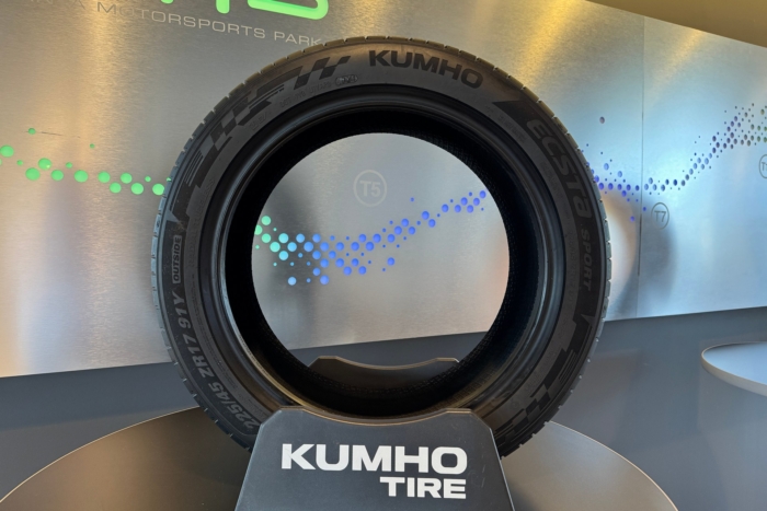 Kumho Ecsta