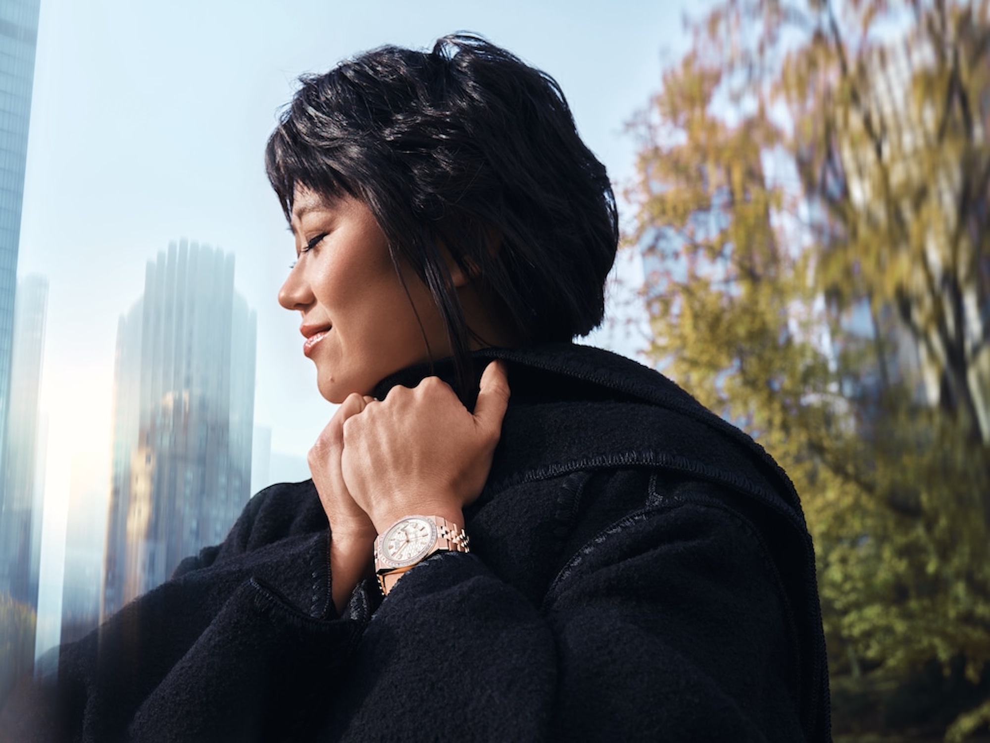 Yuja Wang wears a Land-Dweller 36 in 18 ct Everose gold with a diamond-set bezel
