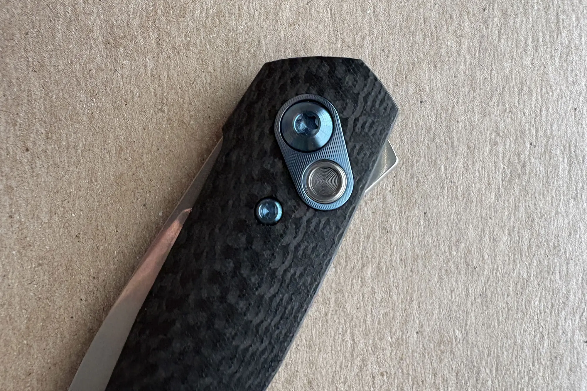 Anso of Denmark Aros handle up close