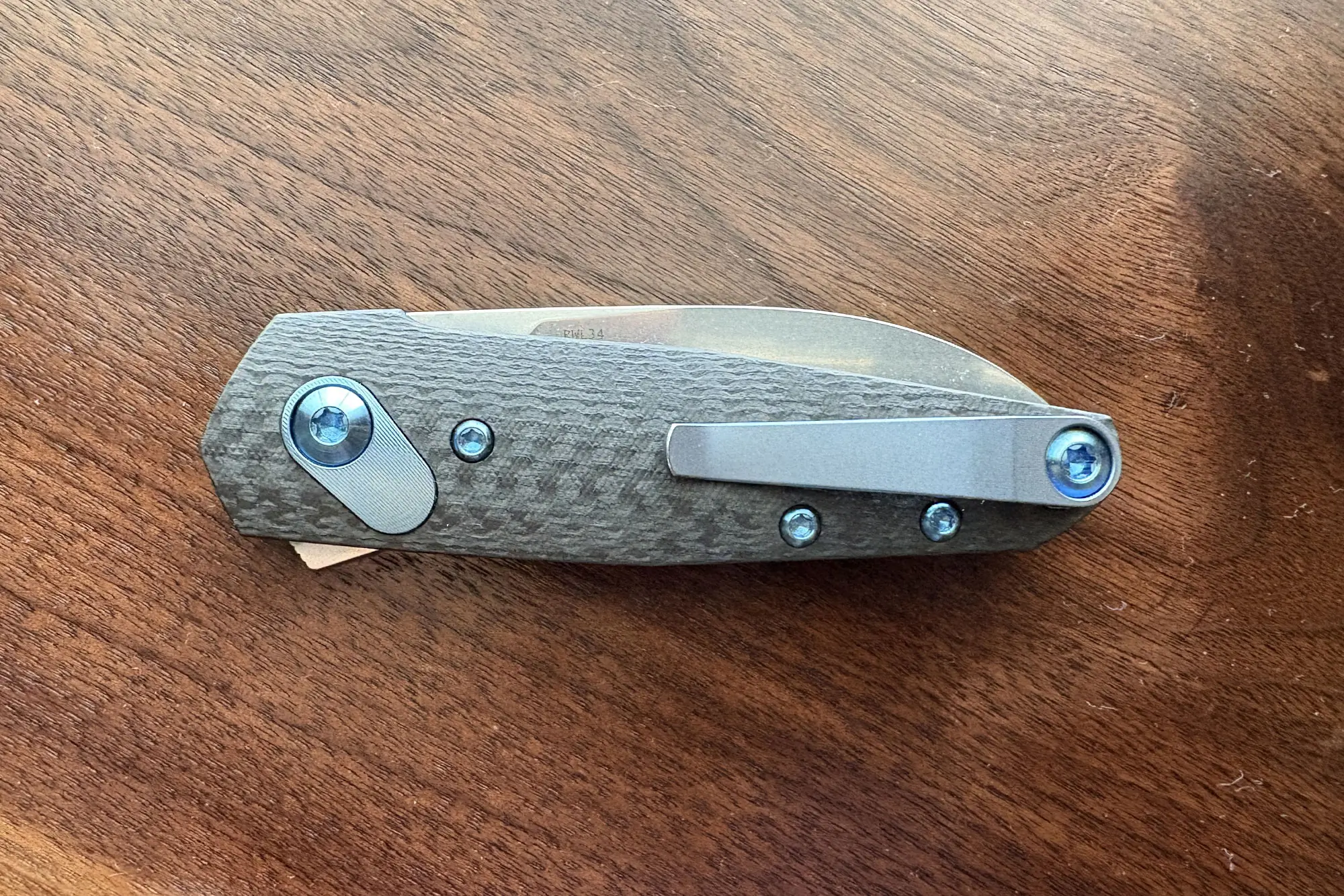 Anso of Denmark Aros on the wooden table