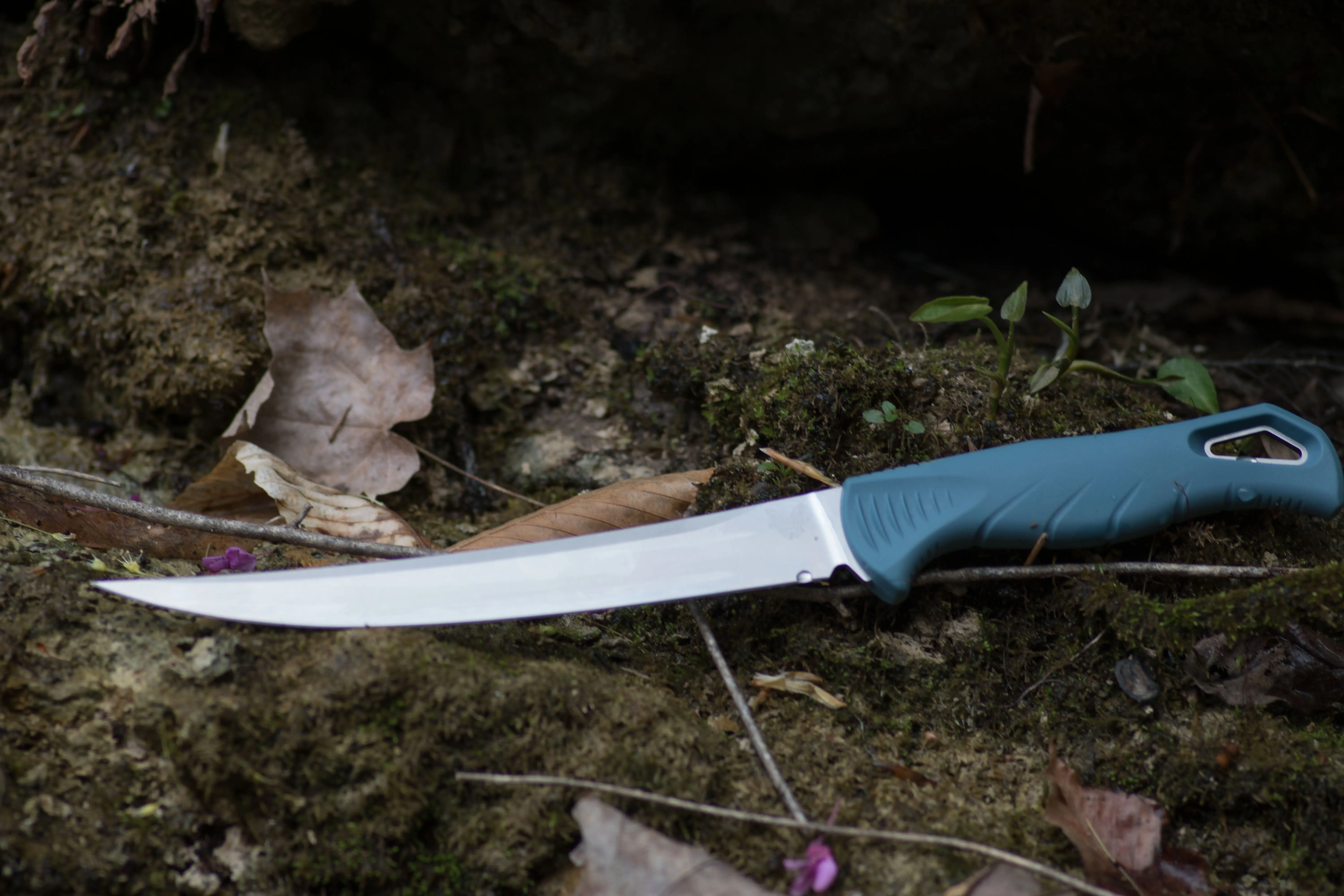 The best overall fishing knife, The Benchmade Fishcrafter on the ground