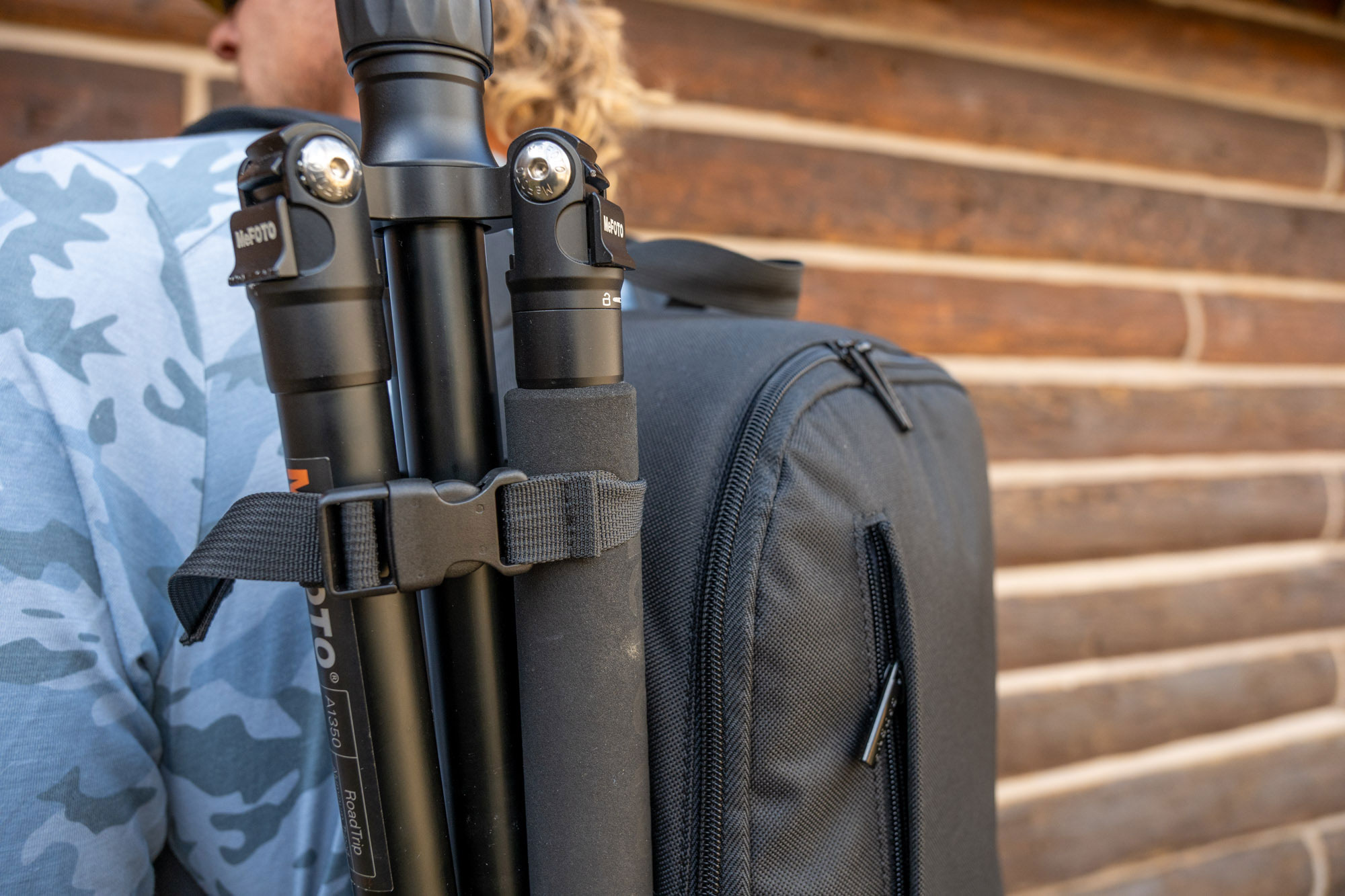 CADeN Camera Backpack witht he tripod up close