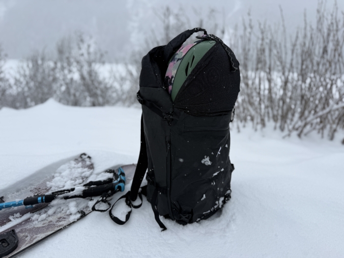 Raide Research LF 30L in snow