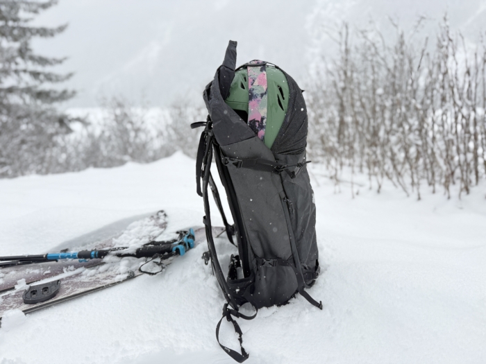 Raide Research LF 30L in snow
