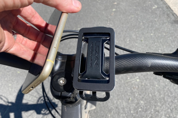 Mounting a phone on the Lezyne Smart Grip phone mount