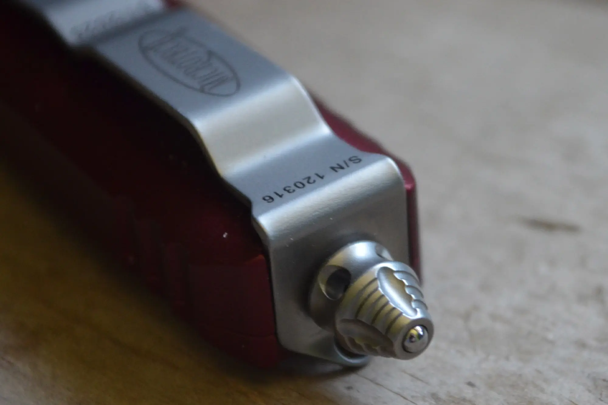 Microtech UTX-85 glass breaker and clip detail