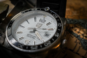 luminox pacific diver midnight mariner on globe