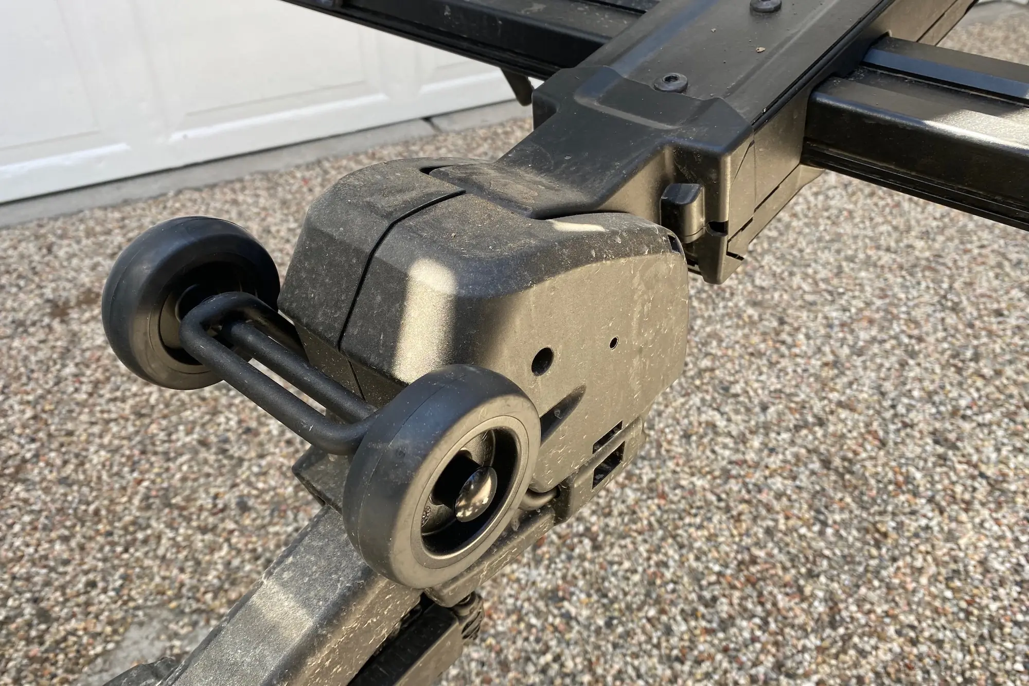 the optional transport wheels on the Verse hitch bike rack