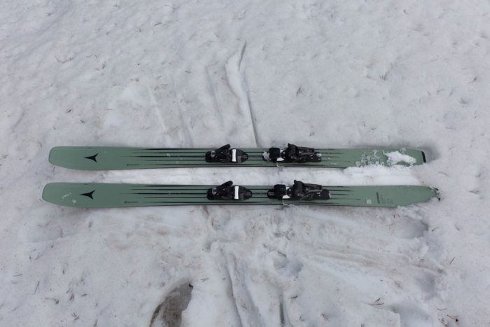 Atomic Maverick 96 Skis lying on snow