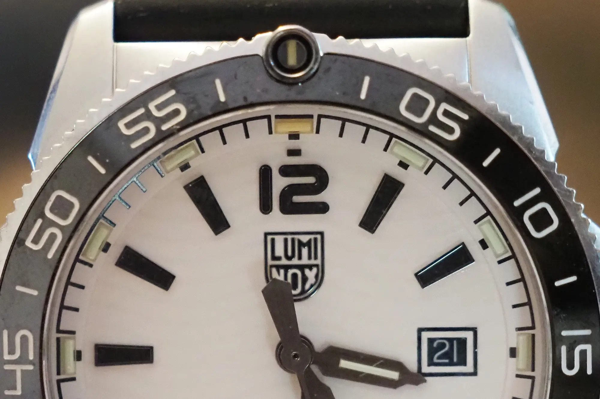 luminox midnight mariner watch close up bezel