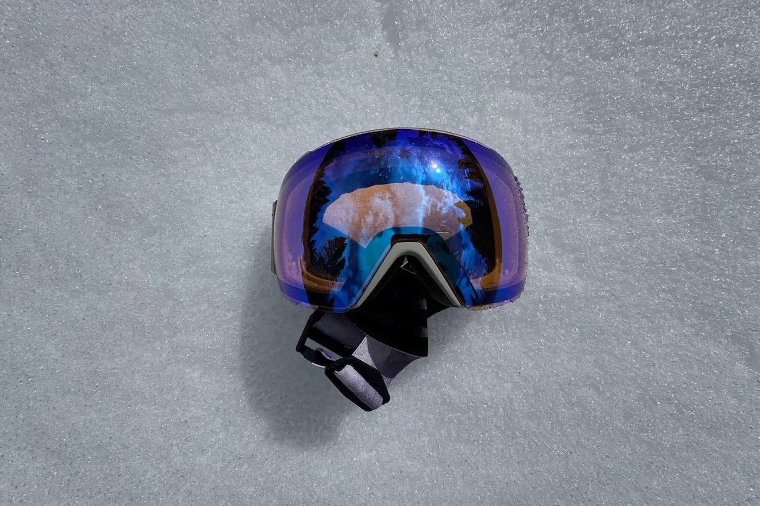 Smith I/O Mag Goggles lying on snow