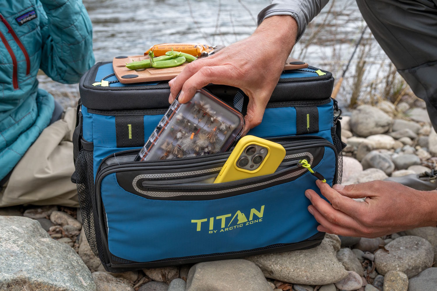 Placing accessories inside the Titan Arctic zone 30 can cooler pockets