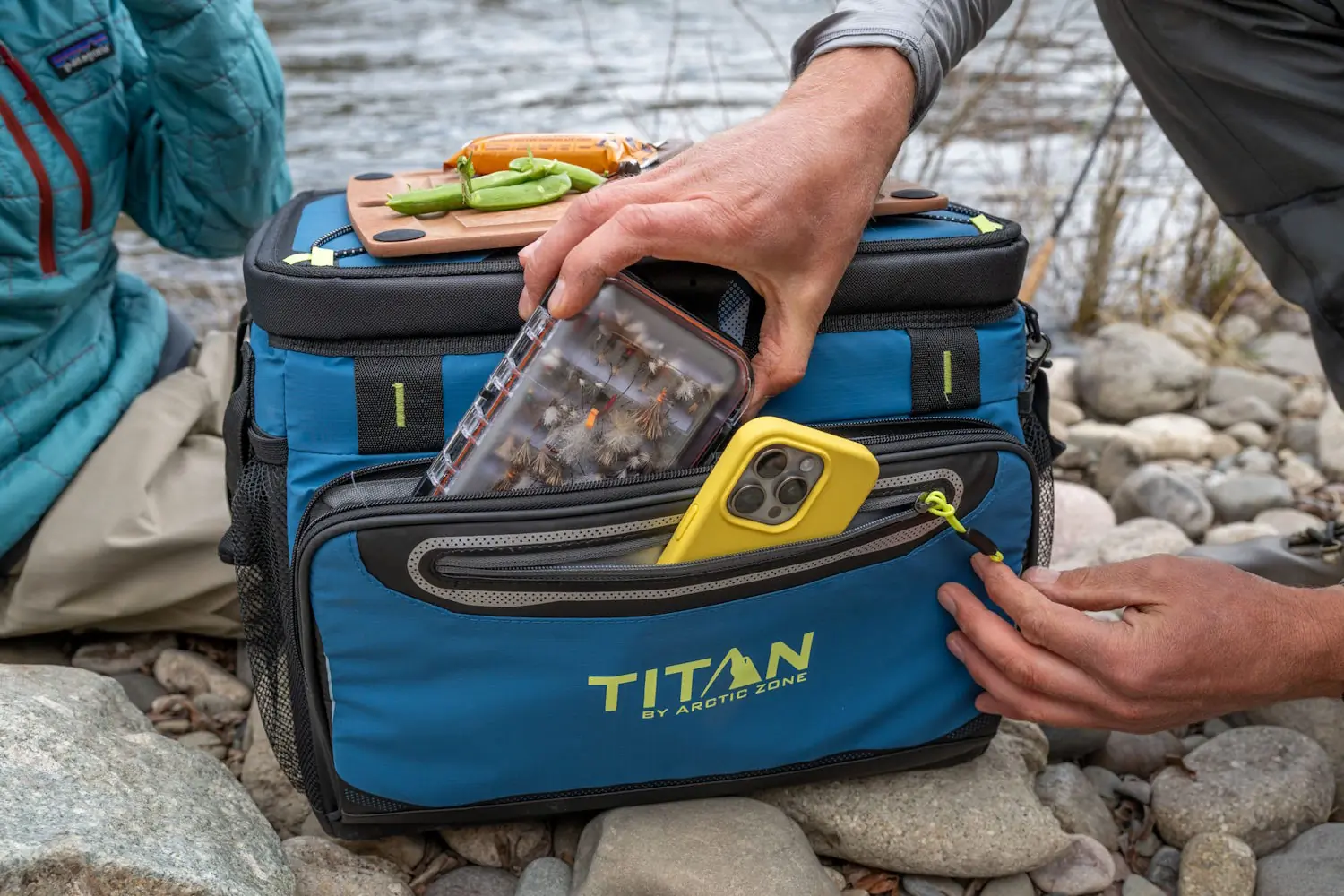 Placing accessories inside the Titan Arctic zone 30 can cooler pockets