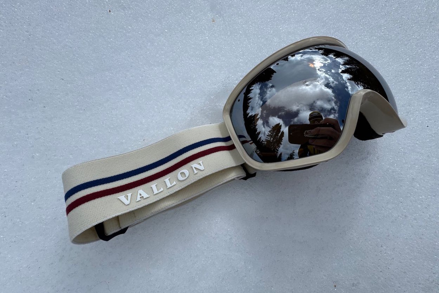 Vallon freebird googles lying on snow