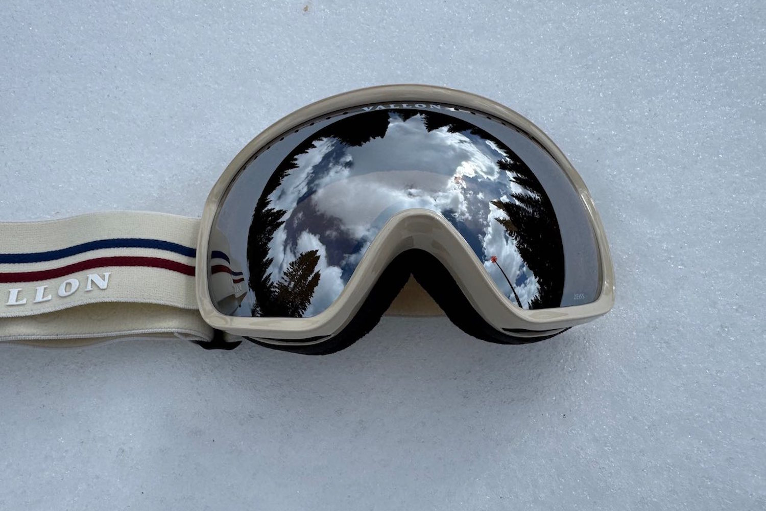 Vallon freebird googles lying on snow