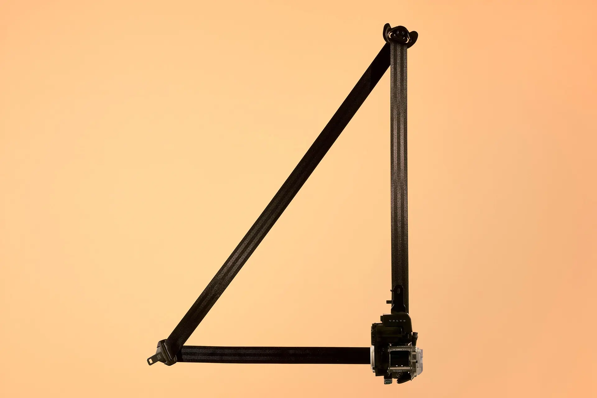 Volvo adaptive seat belt