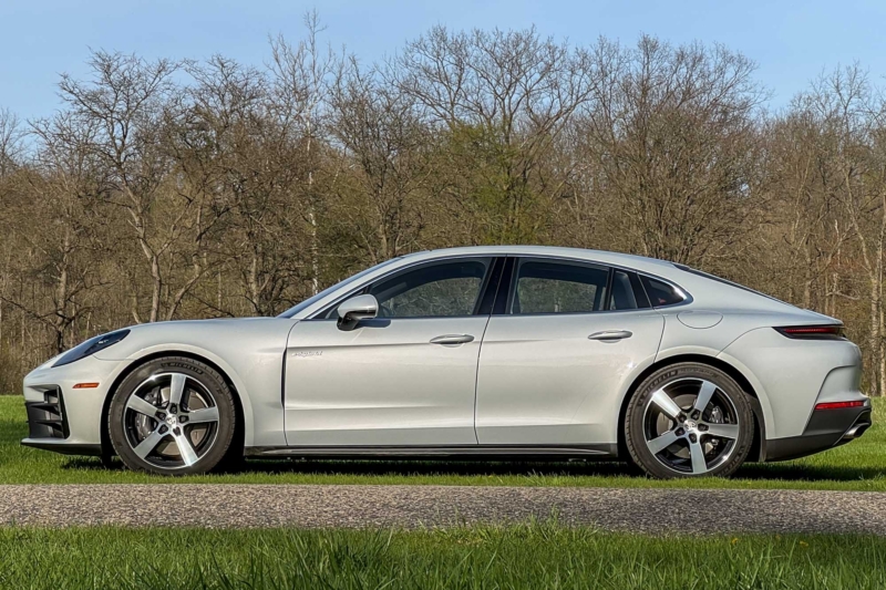 2025 Porsche Panamera 4 E-Hybrid