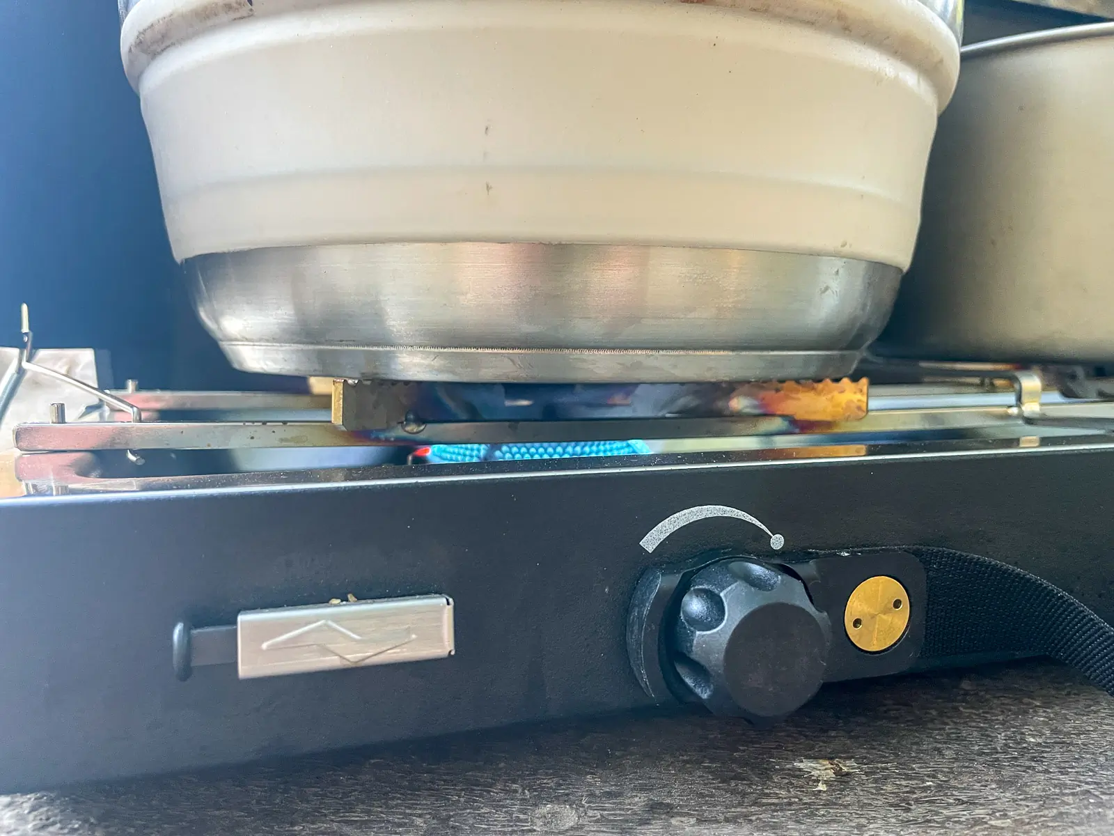 a close image of a pot on the larger burner head of the alika stove, showing the low boil abilities