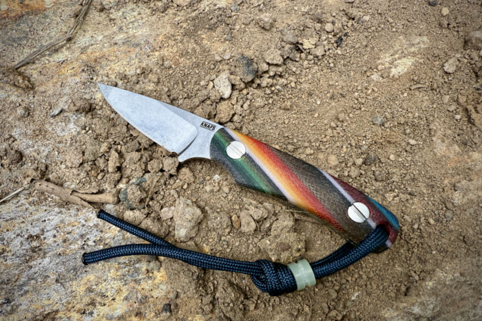 Knafs Little Lulu knife on the ground