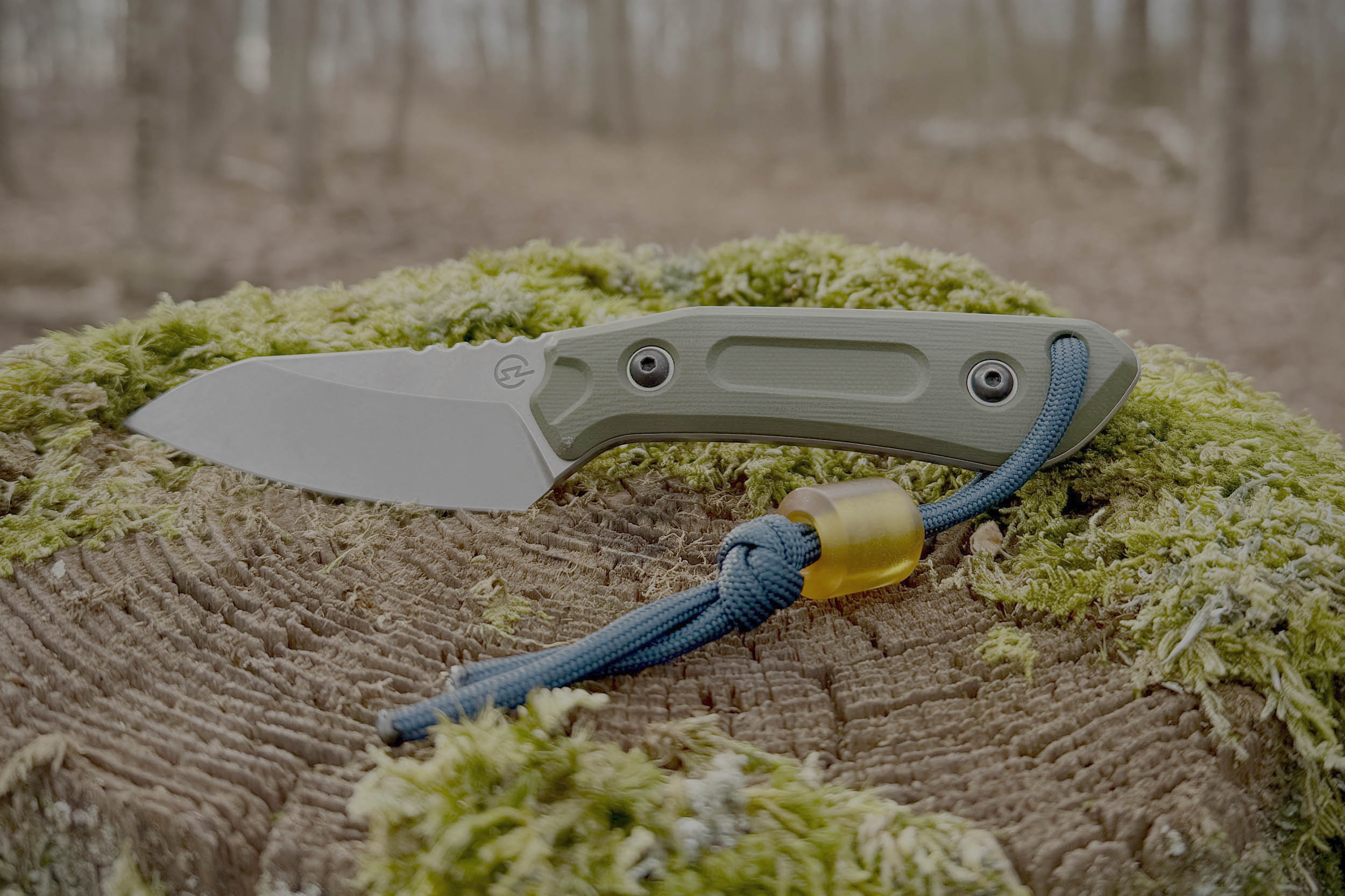 Schwartz Overland Sport knife on mossy rock