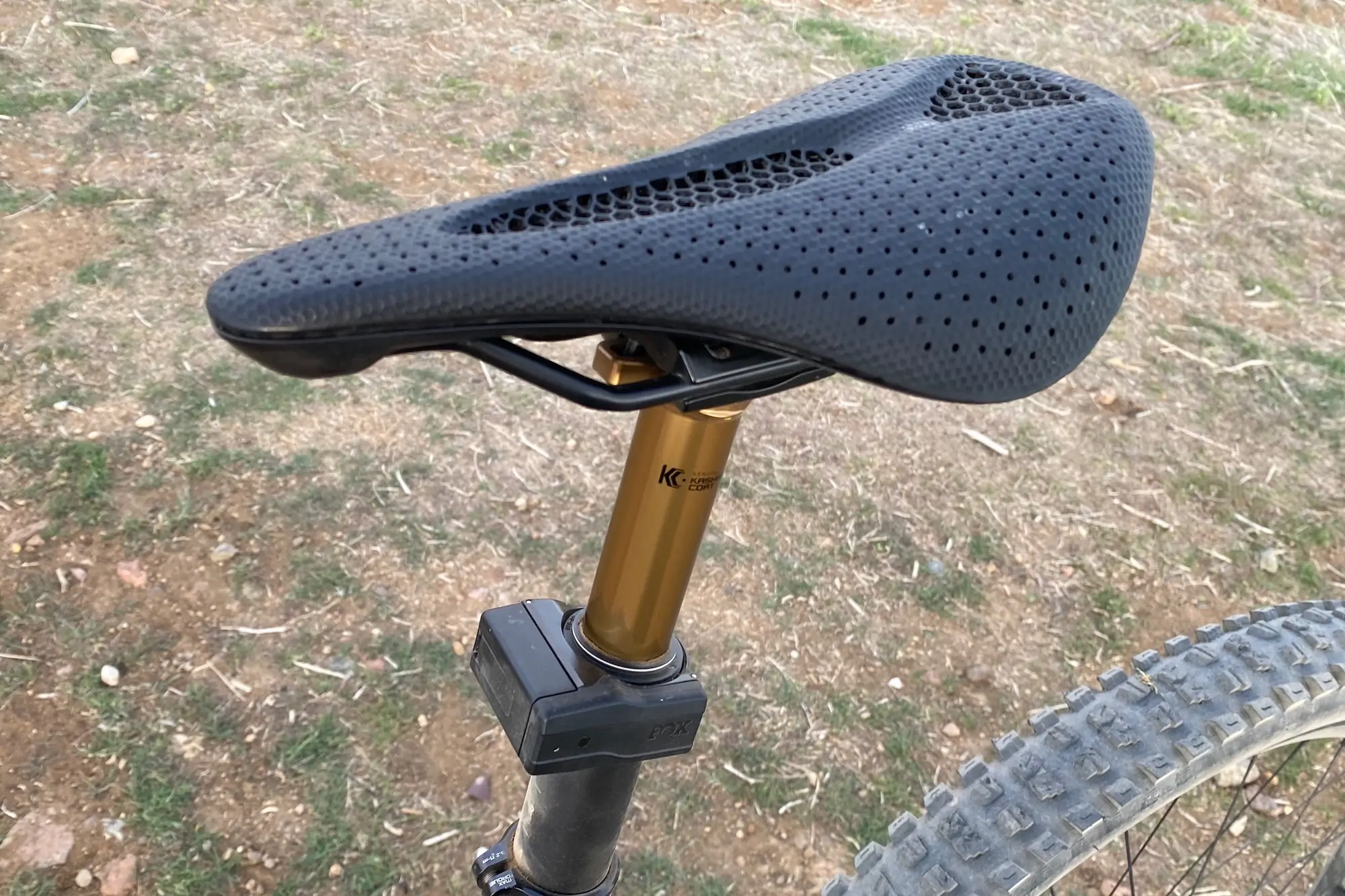 The Power Pro Mirror saddle and wireless Fox Transfer Neo saddle on the S-Works build