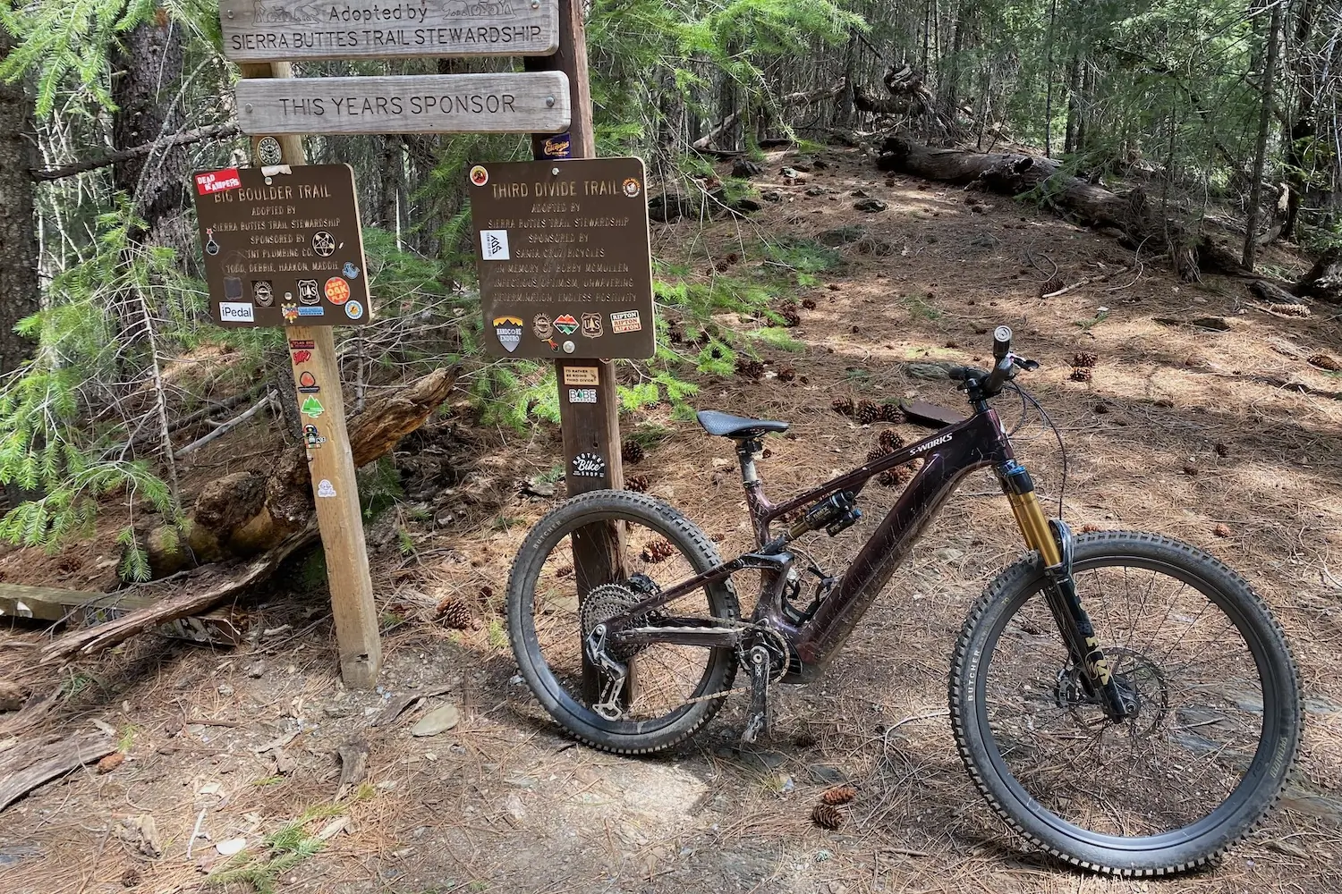 The Levo 4 parked next to a trail sign on a test ride.