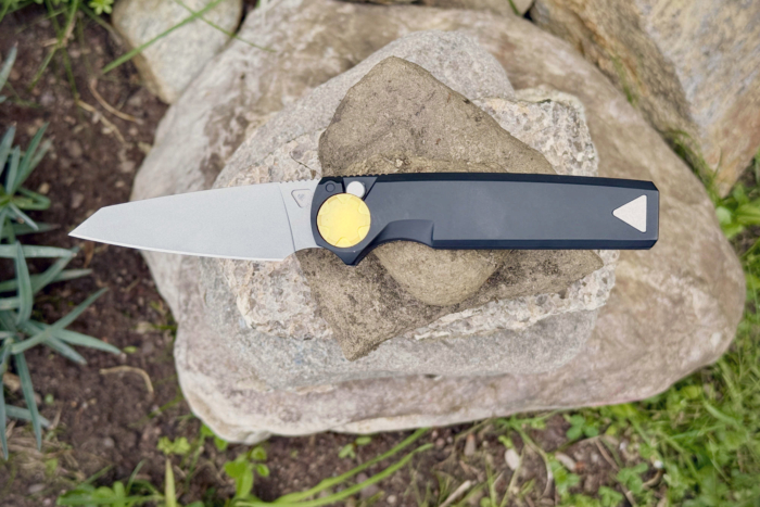 work sharp rmx convertible knife on rock
