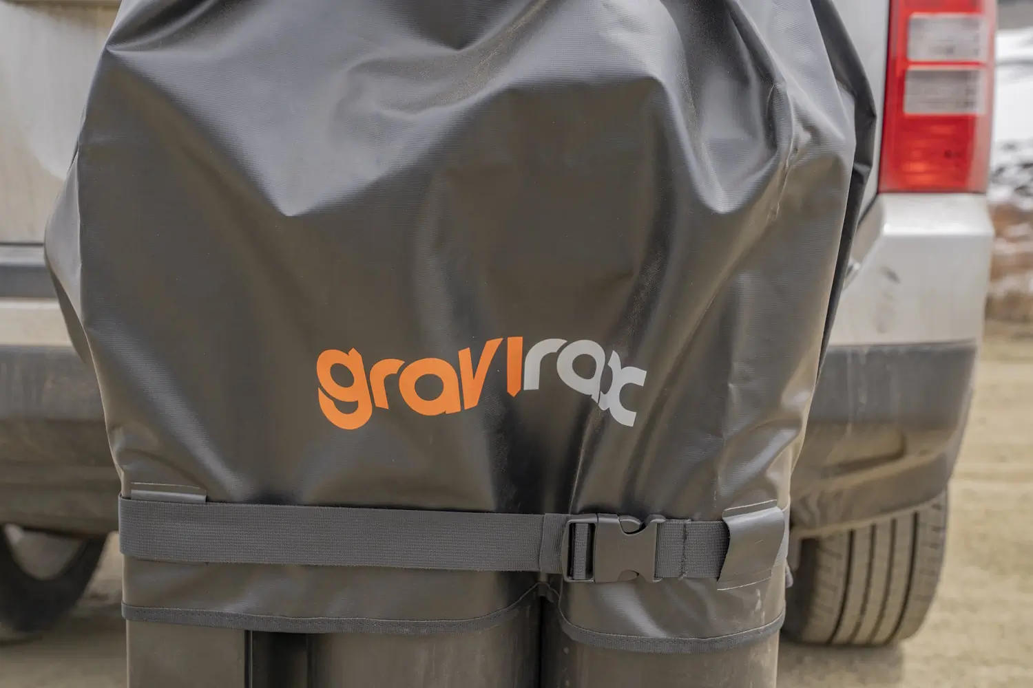 The Gravirax GR-4 rack with adjustable waterproof cover
