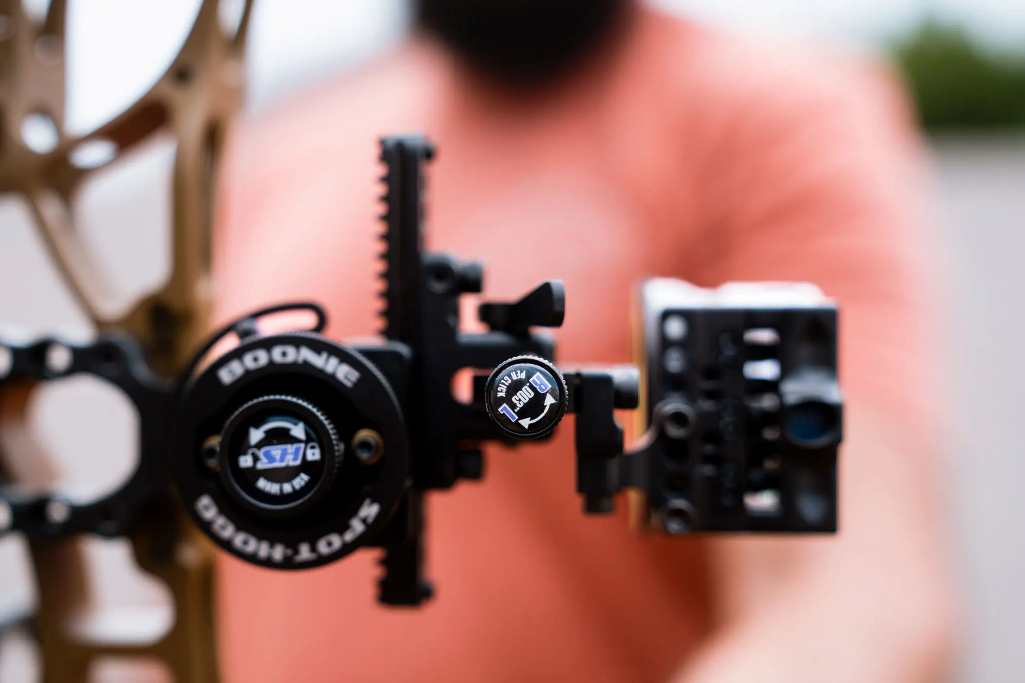 Compound bow sight adjustment knob