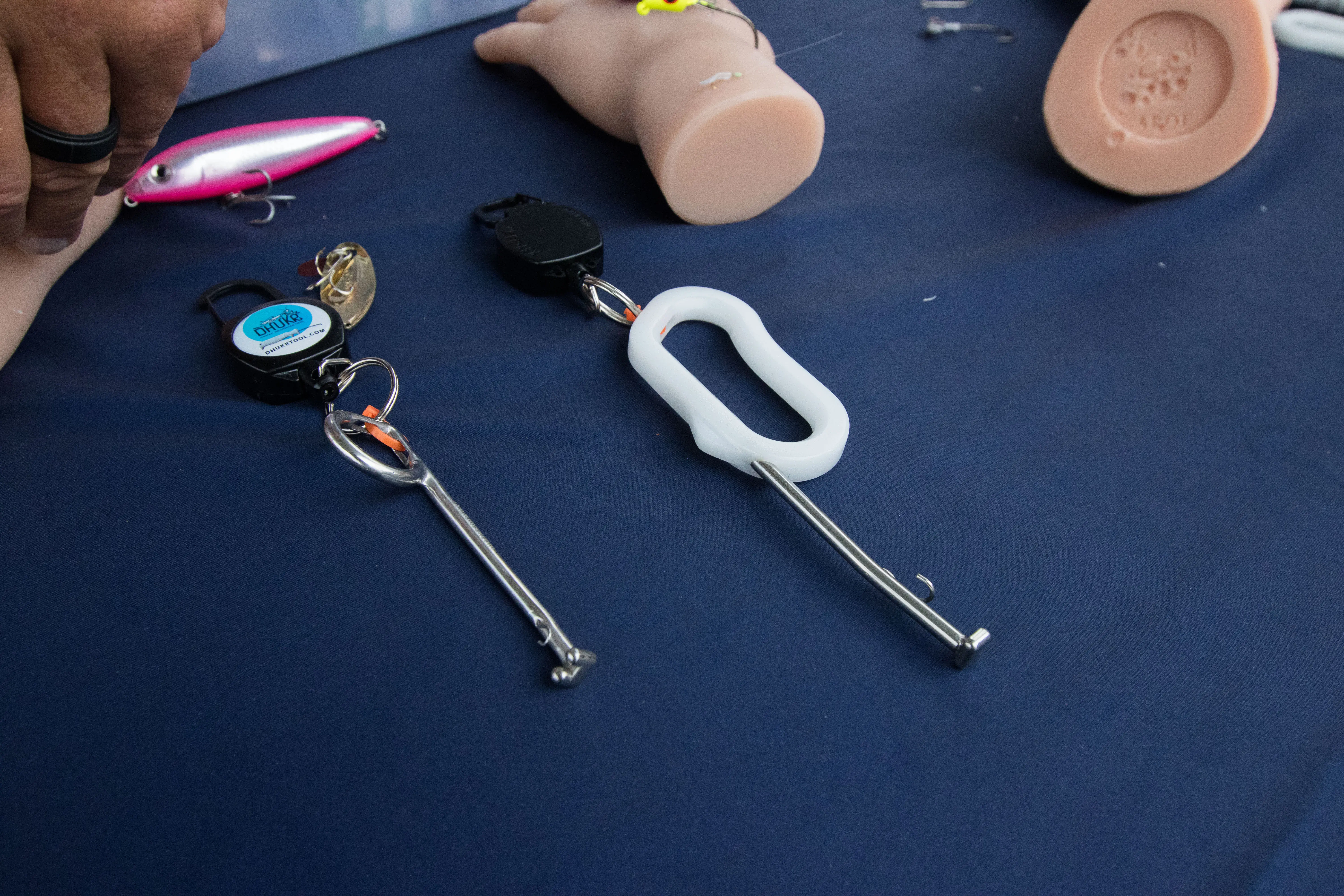 Different Sized DHUKR hook removal tools