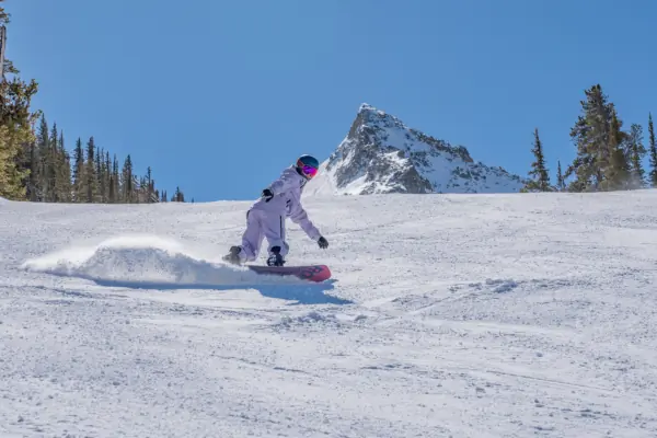 Floaty, Poppy, Forgiving: Rome Women’s Ravine Snowboard Review
