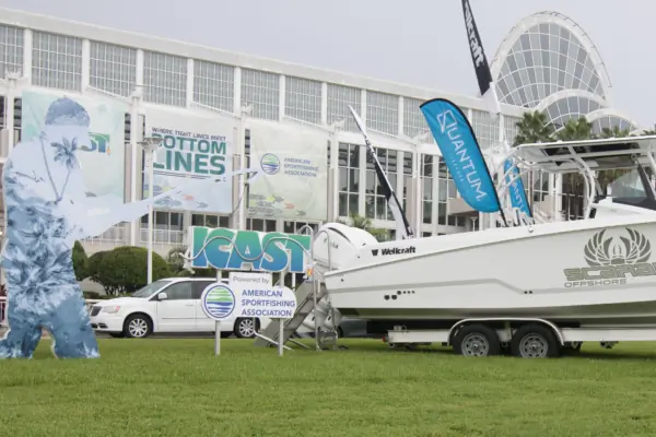 I Took Garmin and YakAttack’s First Kayak Motors for a Spin at ICAST 2025