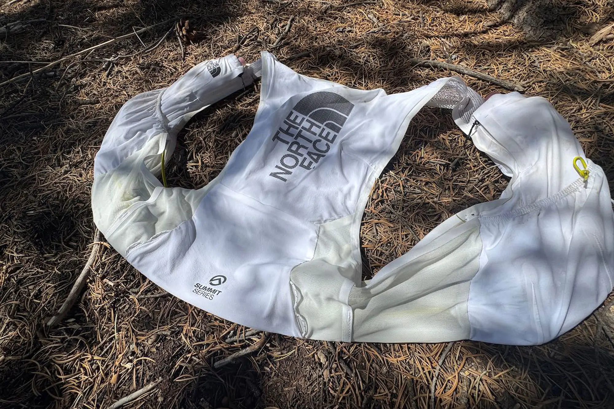 The Summit Series Run Vest 5 on the ground