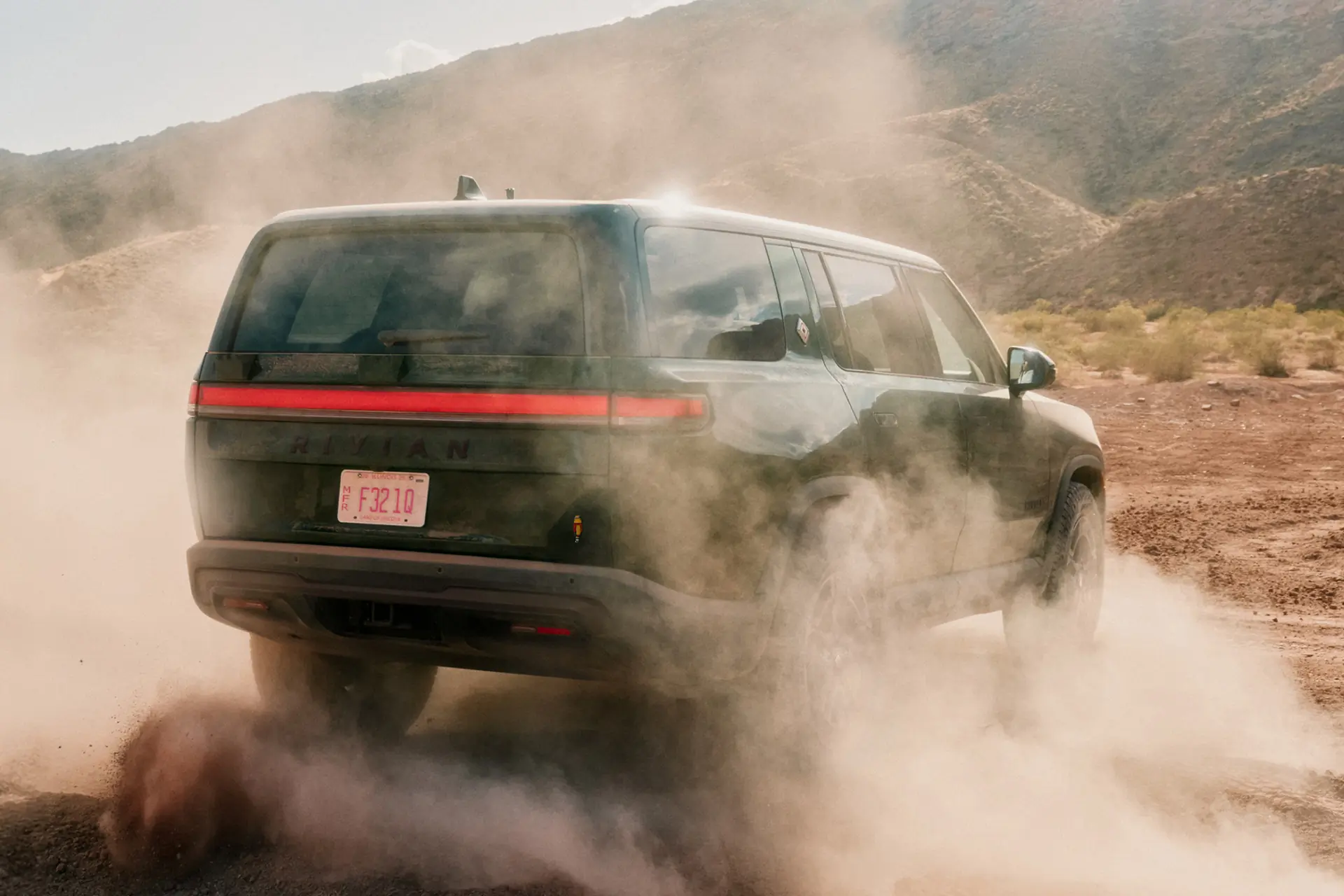 Rivian R1S Kick Turn