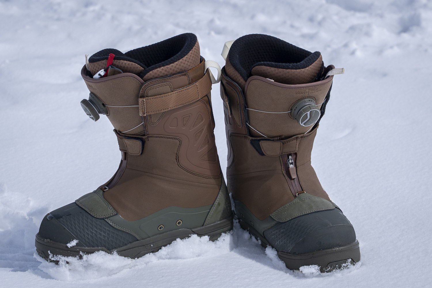 Brown Vans Viaje Range Edition snowboard boots with dual Boa dials on snow