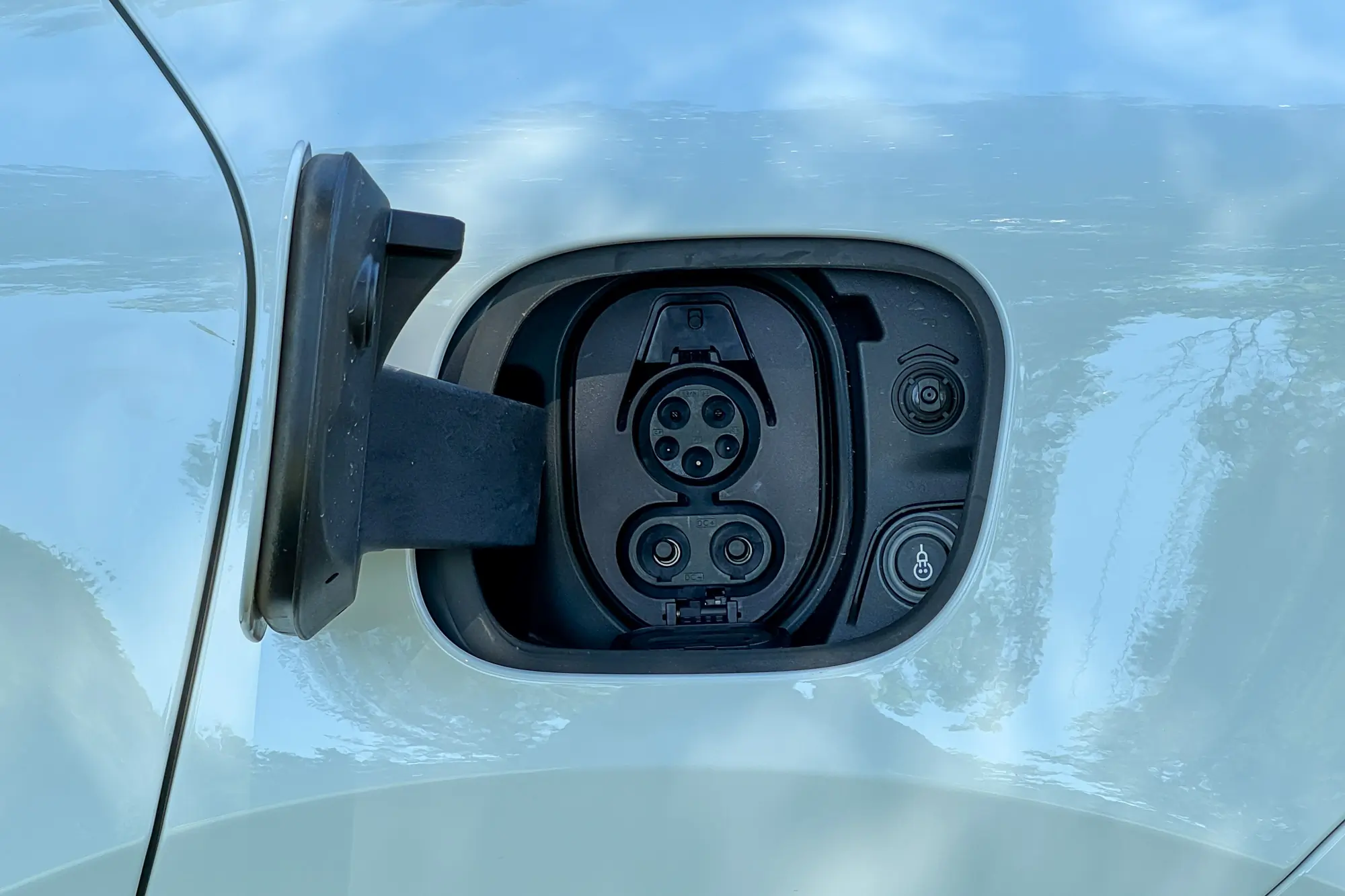 2025 Porsche Macan Electric