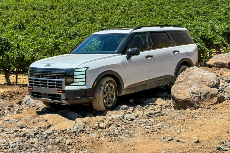 From Valet to Dirt, 3-Row Family Hauler Levels Up: 2026 Hyundai Palisade Review