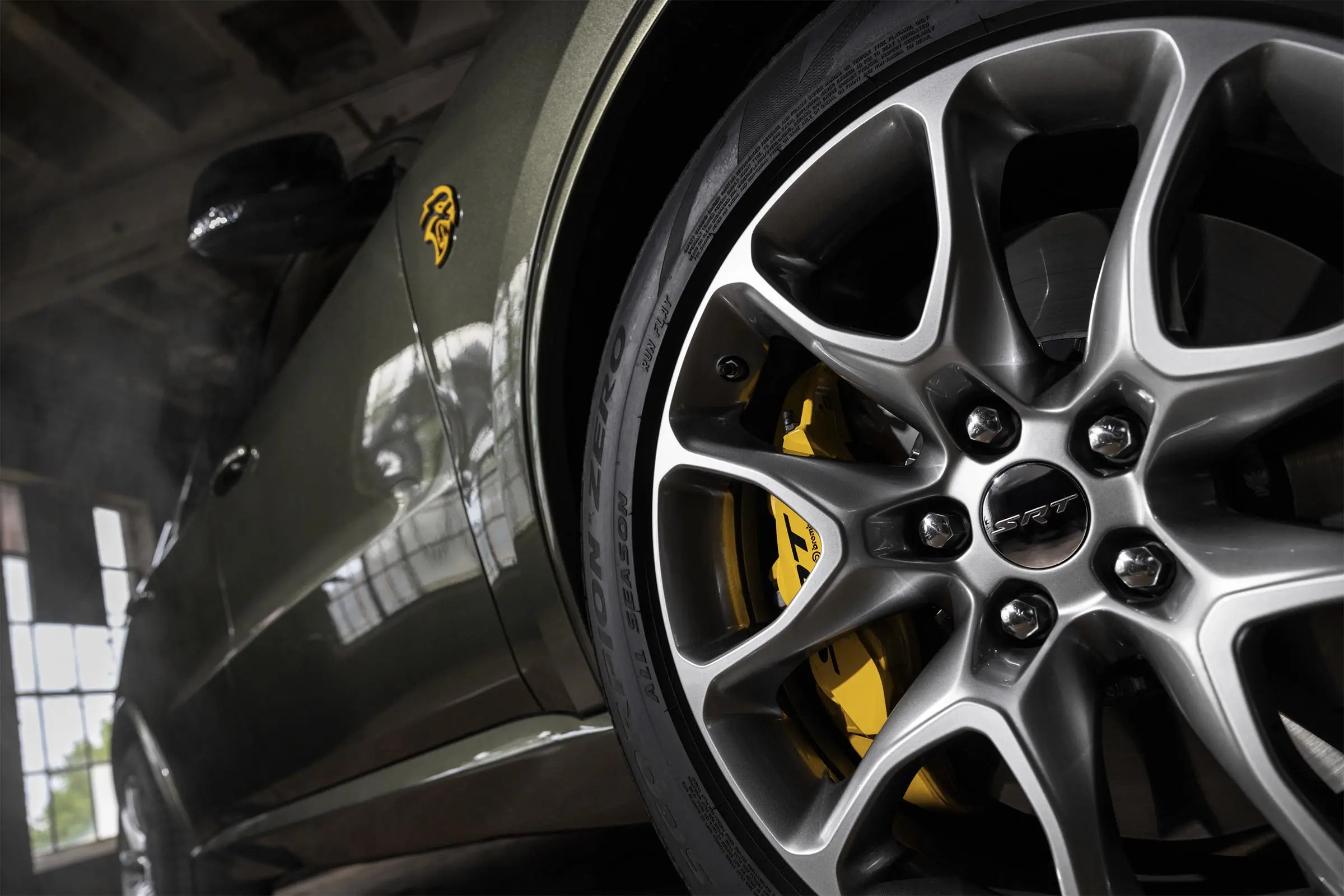 Dodge Durango Hellcat Jailbreak - wheel and badge