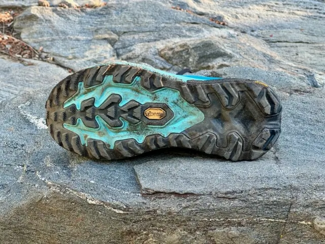 Hoka mafate 5 en la suela azul