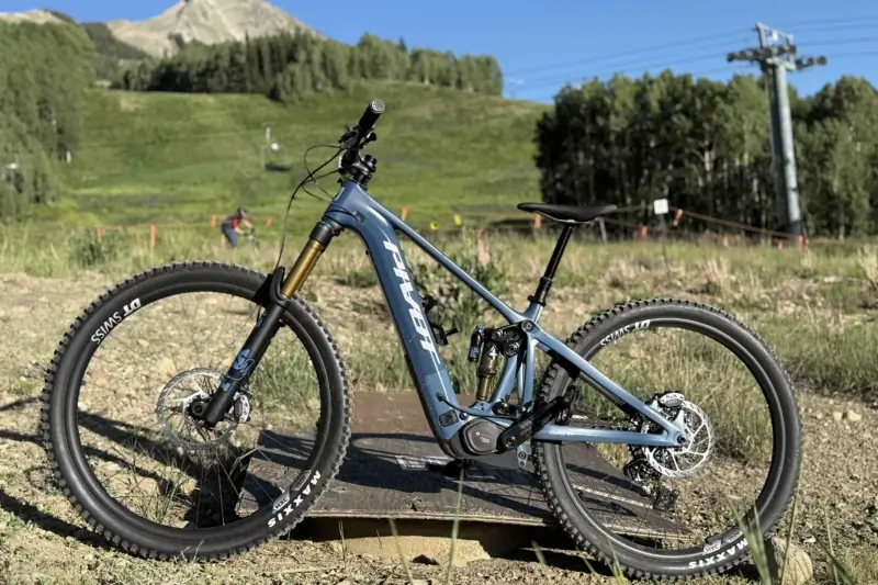 Unmatched Power and Acceleration: Pivot Cycles Lightweight Shuttle AM E-Mountain Bike Review