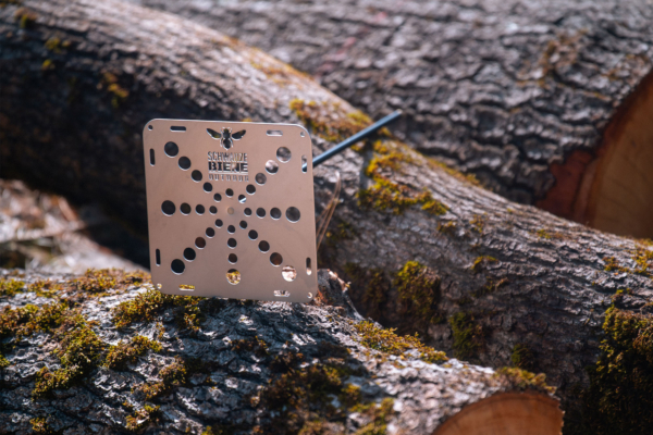 Titanium Camp Table Mounts to Spike, Sticks, or Tripods: Schwarze Biene Big Mama Review